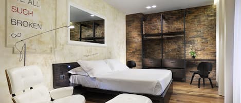 Suite junior | Minibar, caja de seguridad en la habitación y escritorio