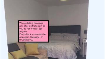 Habitación doble | Escritorio, sistema de insonorización, tabla de planchar con plancha