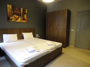 Standaard kamer | Een bureau, gratis wifi