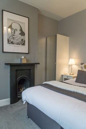 Comfort kamer, 1 twee- of 2 eenpersoonsbedden, en-suite badkamer | Een strijkplank/strijkijzer, babybedden (toeslag), gratis wifi