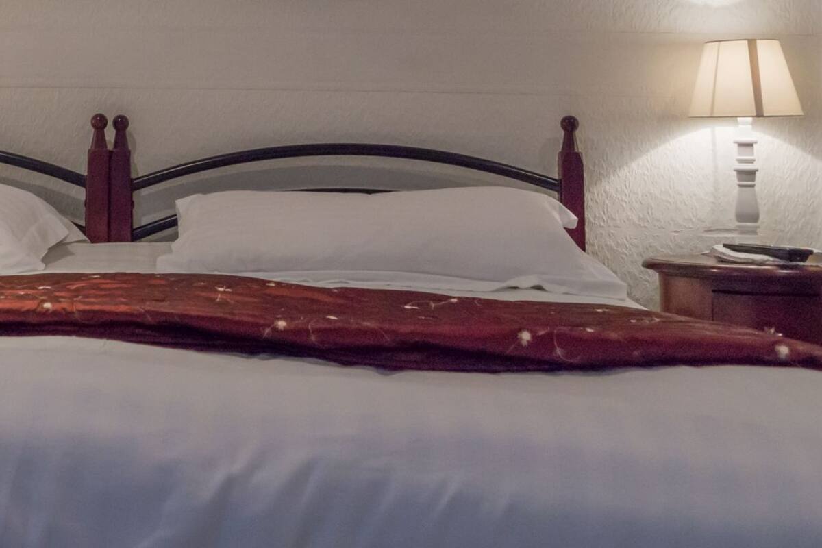 Chambre Double ou avec lits jumeaux, salle de bains commune | Fer et planche à repasser, lits bébé (en supplément), Wi-Fi gratuit