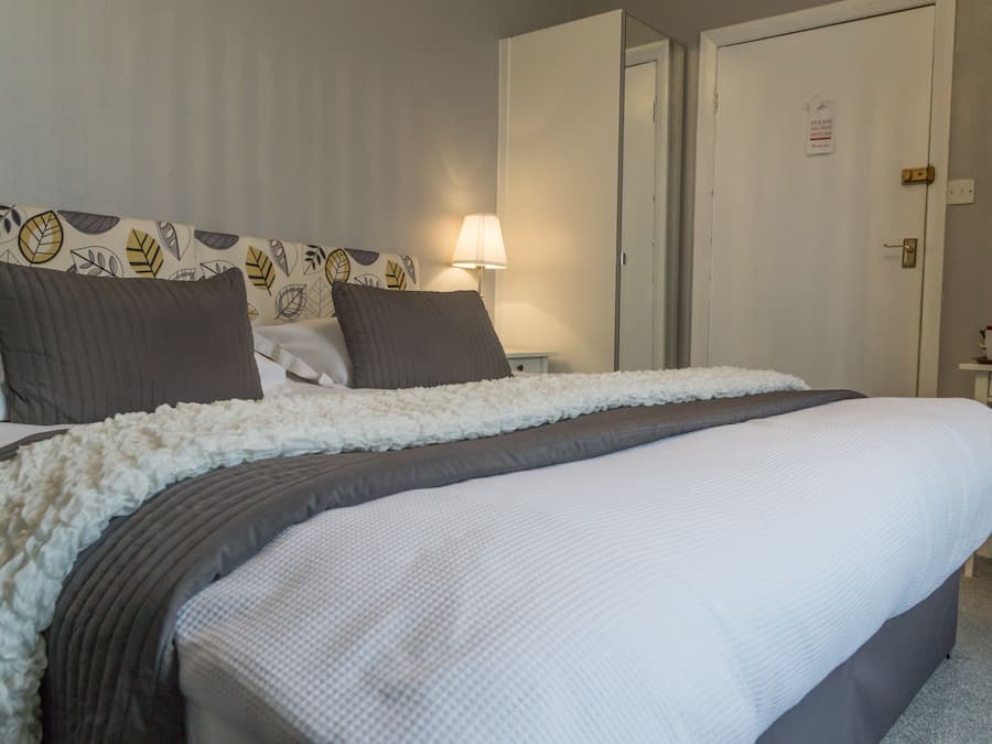 Comfort Double or Twin Room, Ensuite | Iron/ironing board, cribs/infant beds, free WiFi, bed sheets