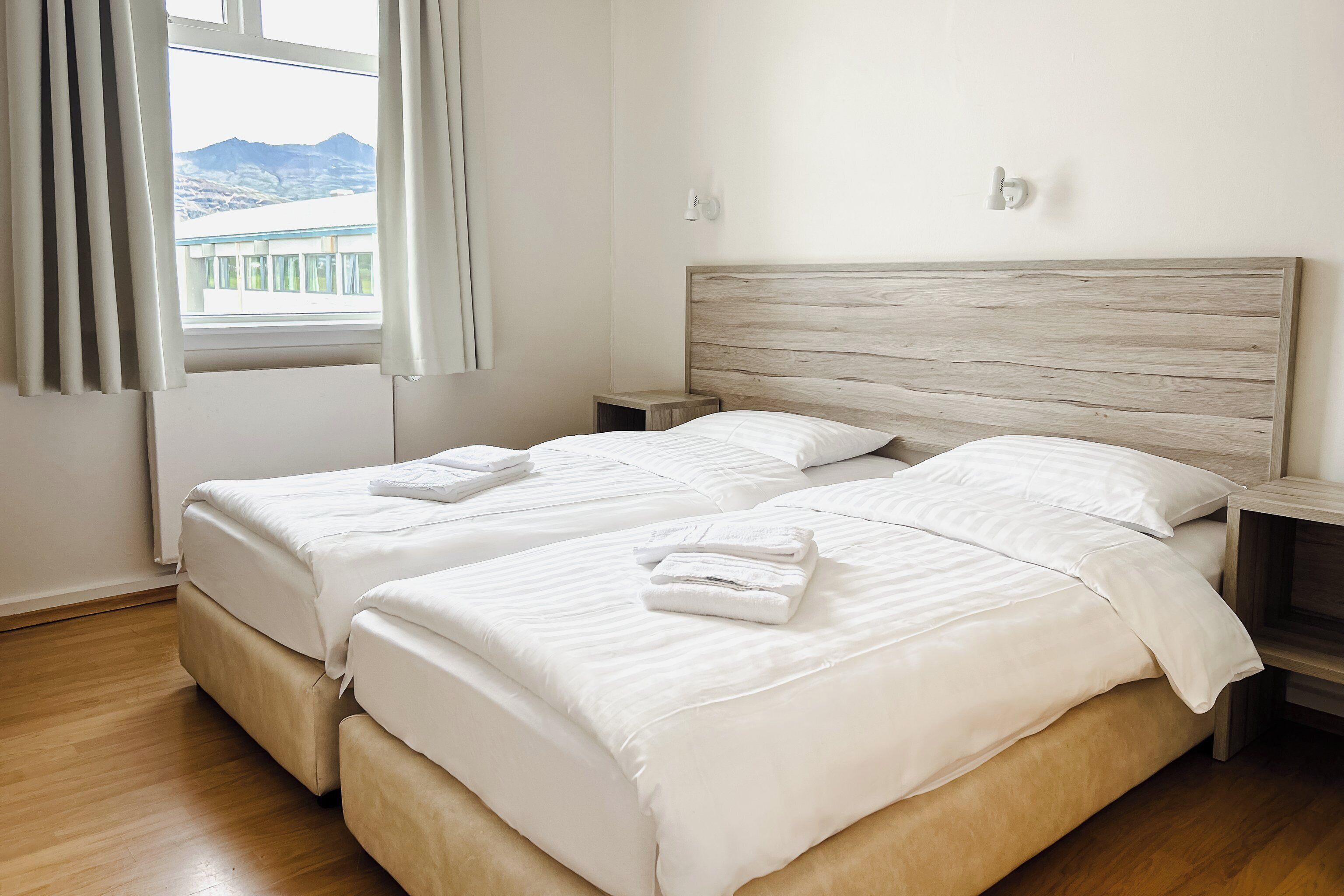 Economy Double or Twin Room, Shared Bathroom | Meja, kalis bunyi, katil bayi/kot (percuma), Wi-fi percuma 