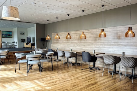 每日供应自助式早餐(每人 ISK 2400). 乔库尔酒店