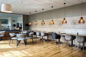 Desayuno buffet diario (ISK 2400 por persona)