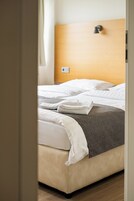 Escritorio, sistema de insonorización, cunas gratuitas y wifi gratis 