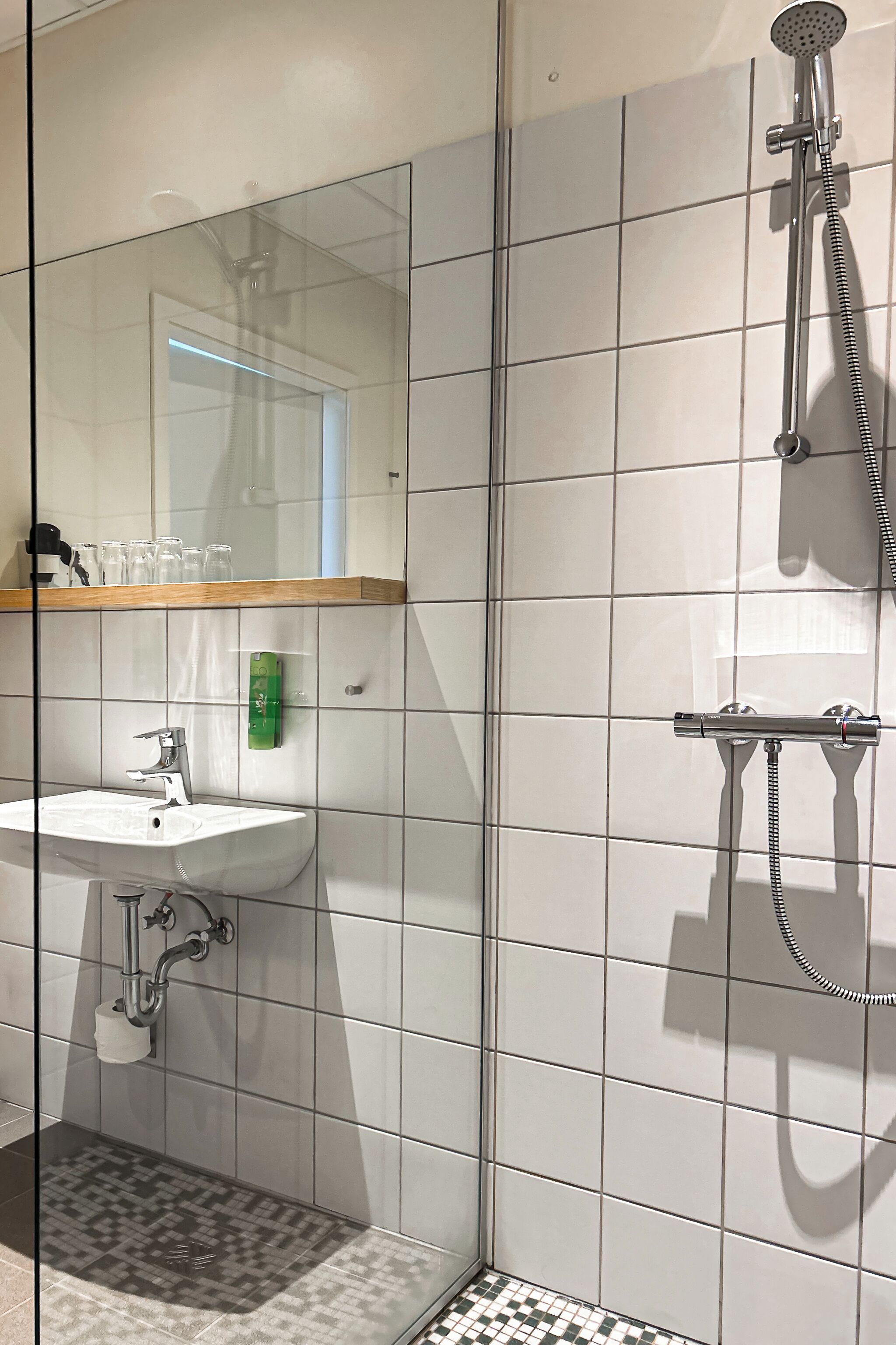 standard quadruple room, private bathroom | bathroom | shower, hair dryer, towels