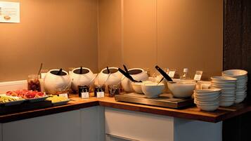 Petit déjeuner buffet (2400 ISK par personne)