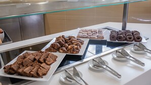 A buffet with various baked goods including pastries, donuts, and brownies. - Caybeach Princess (San Bartolomé de Tirajana)