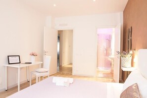 Kamar Double | Kamar mandi | Shower, perlengkapan mandi gratis, pengering rambut, dan handuk