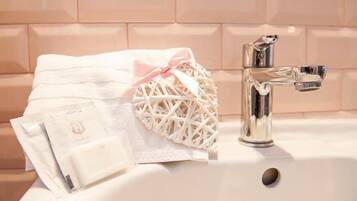 Shower, free toiletries, hair dryer, towels