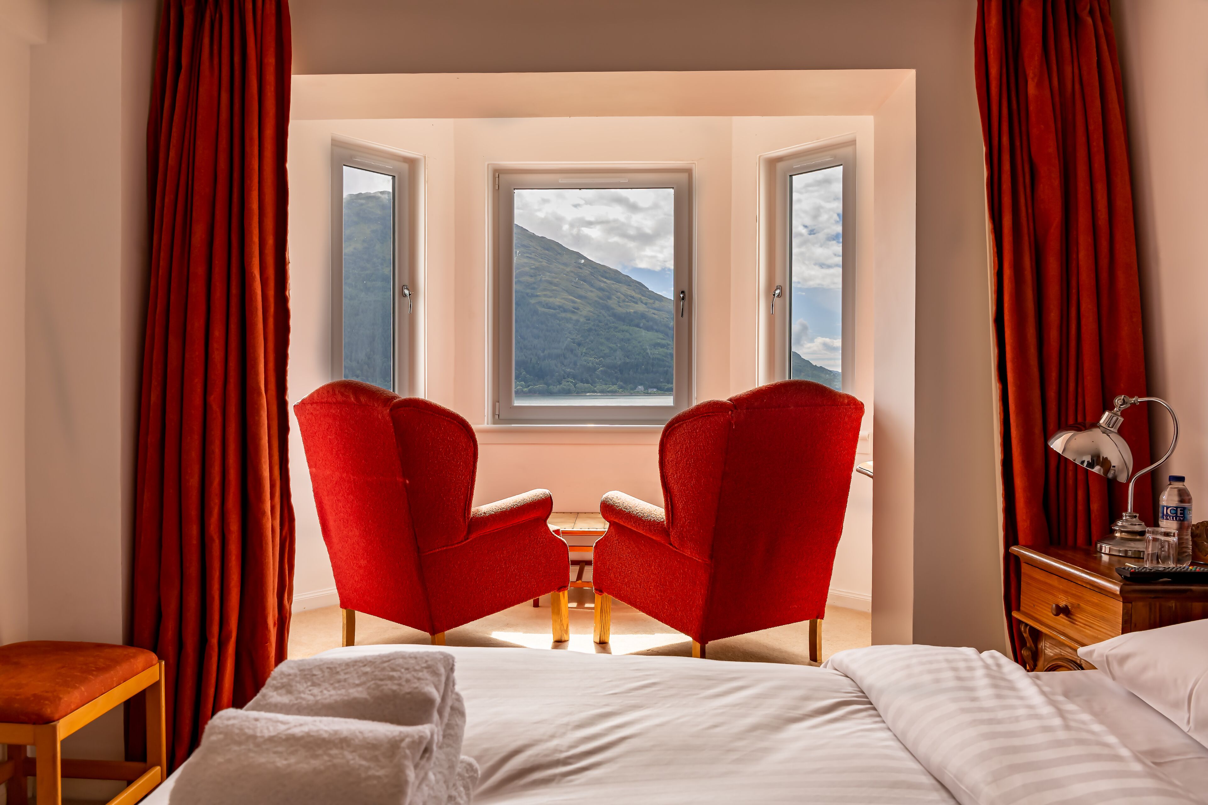 Standardzimmer, 2 Doppelbetten | Individuell dekoriert, individuell eingerichtet, Bügeleisen/Bügelbrett