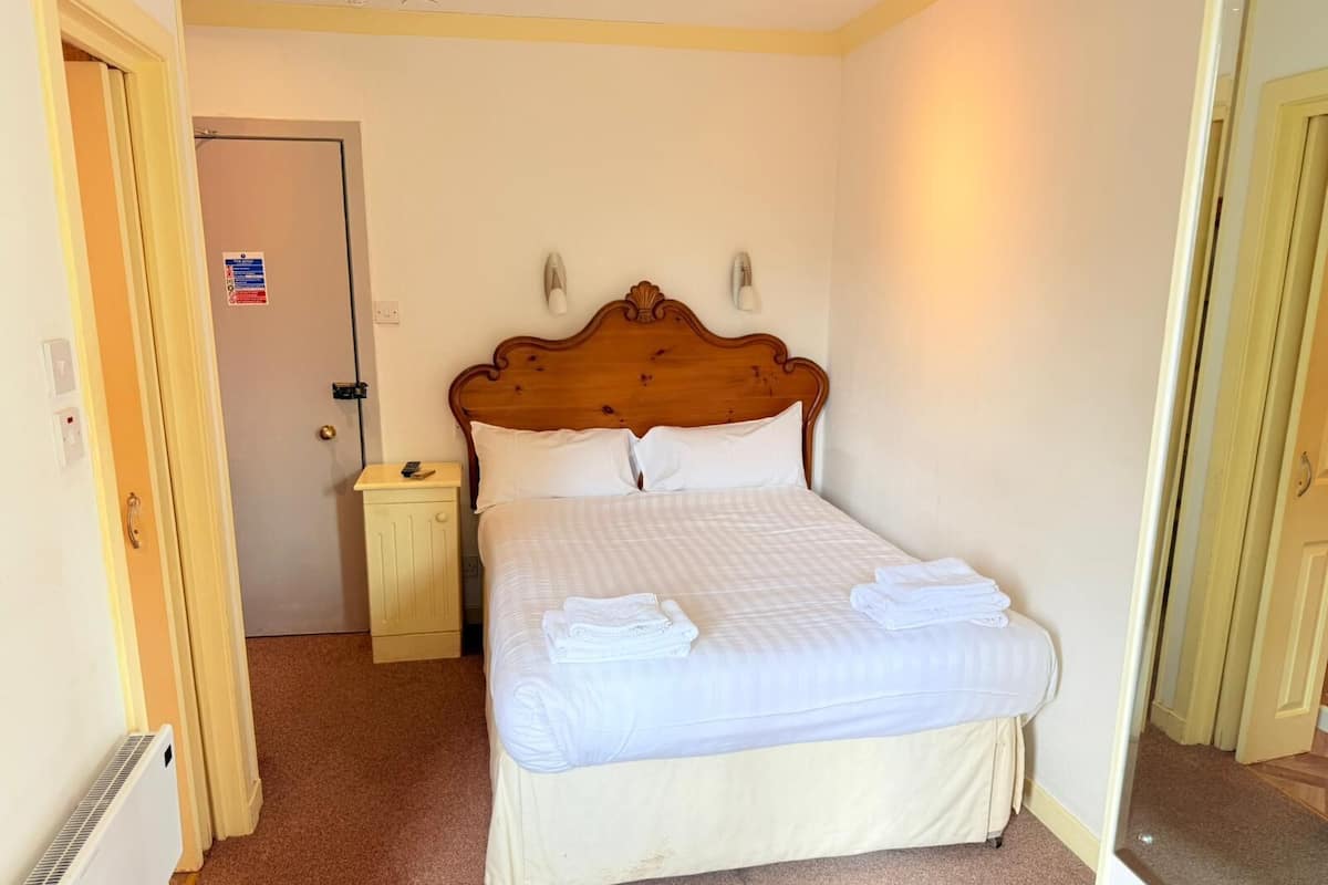 Compact Double Room | Room amenity