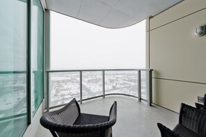Deluxe Suite, 1 Queen Bed | Terrace/patio - Suite Digs Arriva (Calgary)