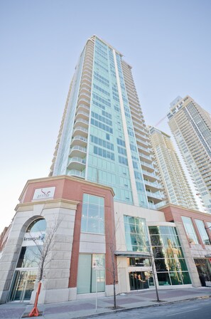 Front of property - Suite Digs Arriva (Calgary)