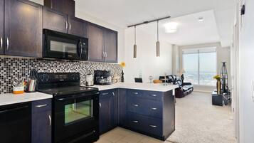 City Suite, 1 Queen Bed, City View | Private kitchen | Full-size fridge, microwave, oven, stovetop