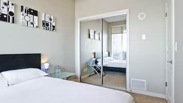 City Suite, 1 Queen Bed, City View | 1 bedroom, iron/ironing board, free WiFi, bed sheets