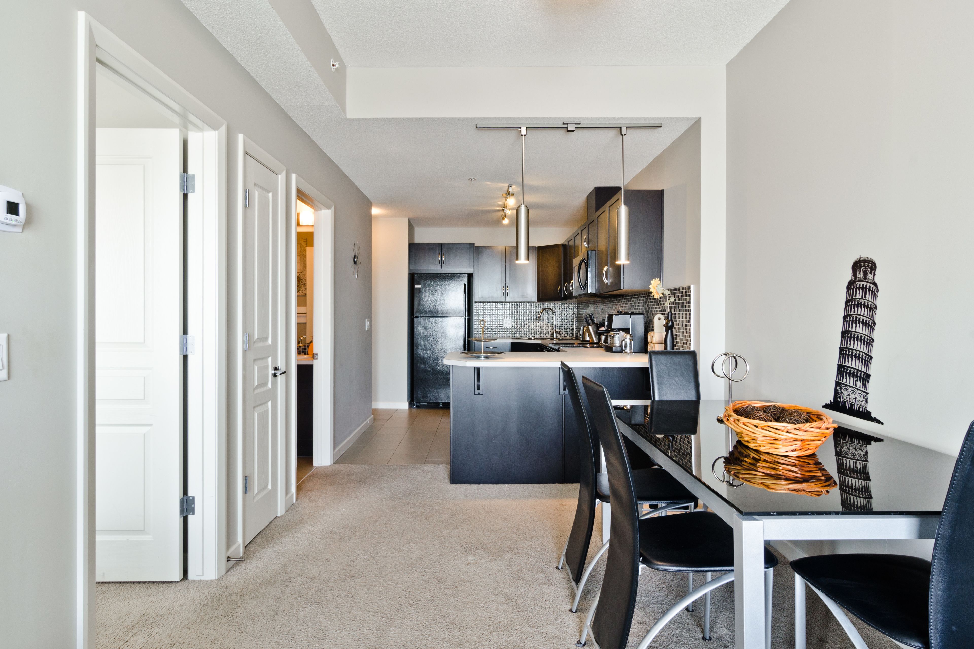 City Suite, 1 Queen Bed, City View | Living room | Flat-screen TV, Netflix