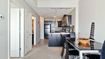 City Suite, 1 Queen Bed, City View | Living room | Flat-screen TV, Netflix