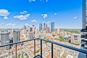 City view from property - Suite Digs The Guardian North (Calgary)