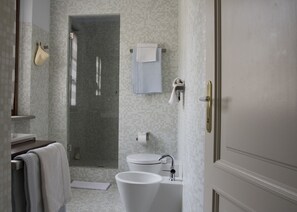 Appartement Luxe, 2 chambres, non-fumeur, vue jardin | Salle de bain