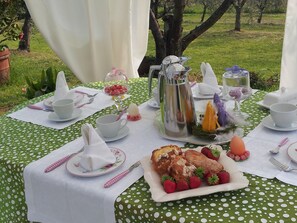 Tempat makan outdoor