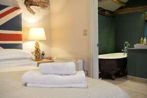 Desk, laptop workspace, iron/ironing board, free WiFi - The Castle Inn (Harrogate)
