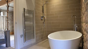 Doppia Romantica, 1 letto matrimoniale (Skipton) | Bagno | Set di cortesia gratuito, asciugacapelli, asciugamani, sapone