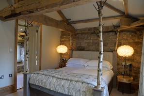 Romantic Double Room, 1 Double Bed (Skipton) | Desk, laptop workspace, iron/ironing board, free WiFi - The Castle Inn (Harrogate)