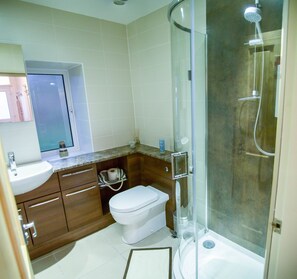 Cottage | Bathroom | Shower, hair dryer - Steading Holidays - Bungalow (Acharacle)