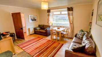 Cottage | Living room | Flat-screen TV, fireplace