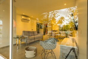 Front of property - Boca Catalina Modern Villa (Noord)