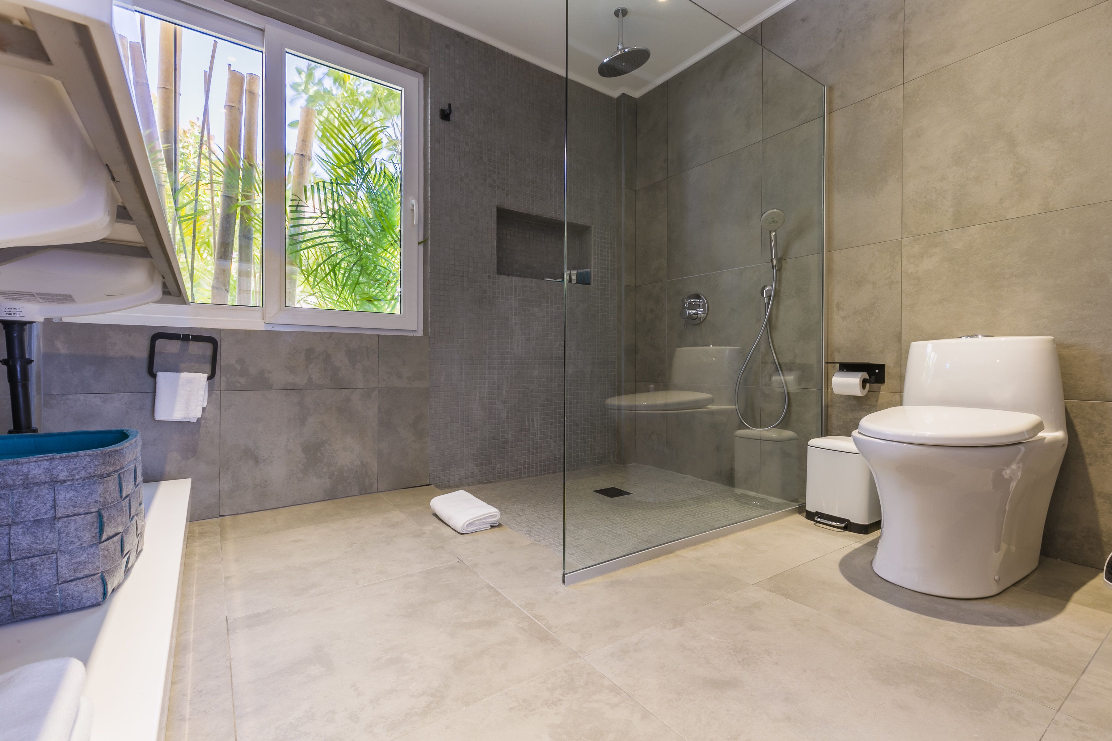 Premium Apartment, 1 Bedroom, Kitchen, Poolside | Bathroom | Shower, hair dryer, towels, soap