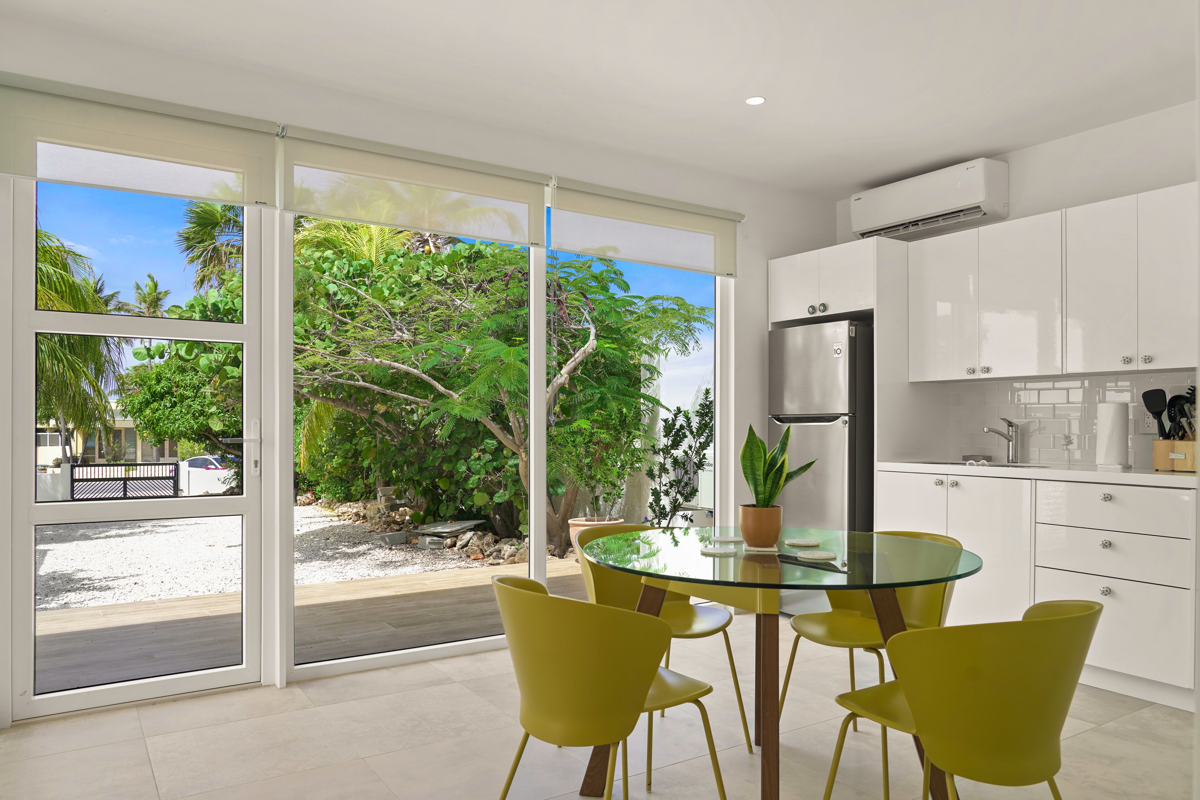 尊荣公寓, 1 间卧室, 厨房, 泳池景观 | 私人厨房 | 冰箱、微波炉、炉灶、茶具/咖啡用具