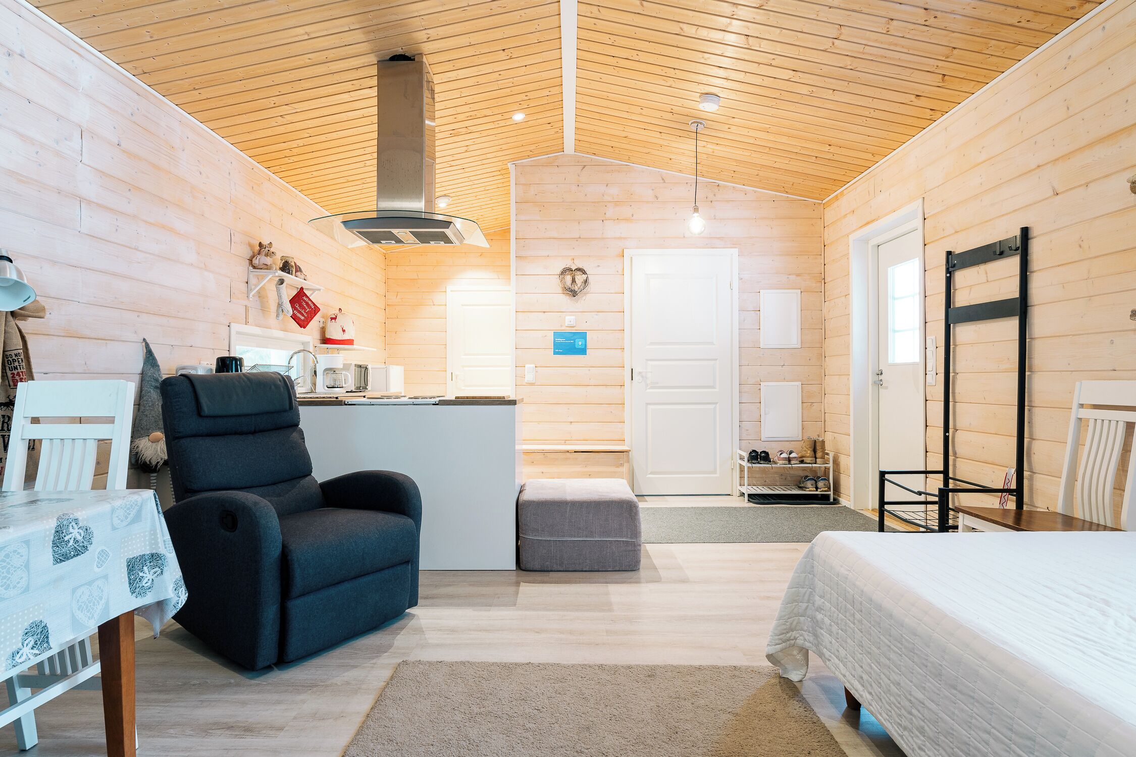 Villa | Zona de estar | Televisión de pantalla plana de 50 pulgadas con canales por cable