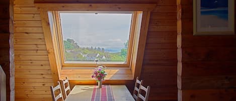 平房 | 房內用餐