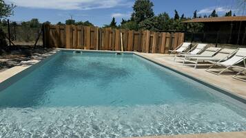 Sæsonbestemt udendørs pool