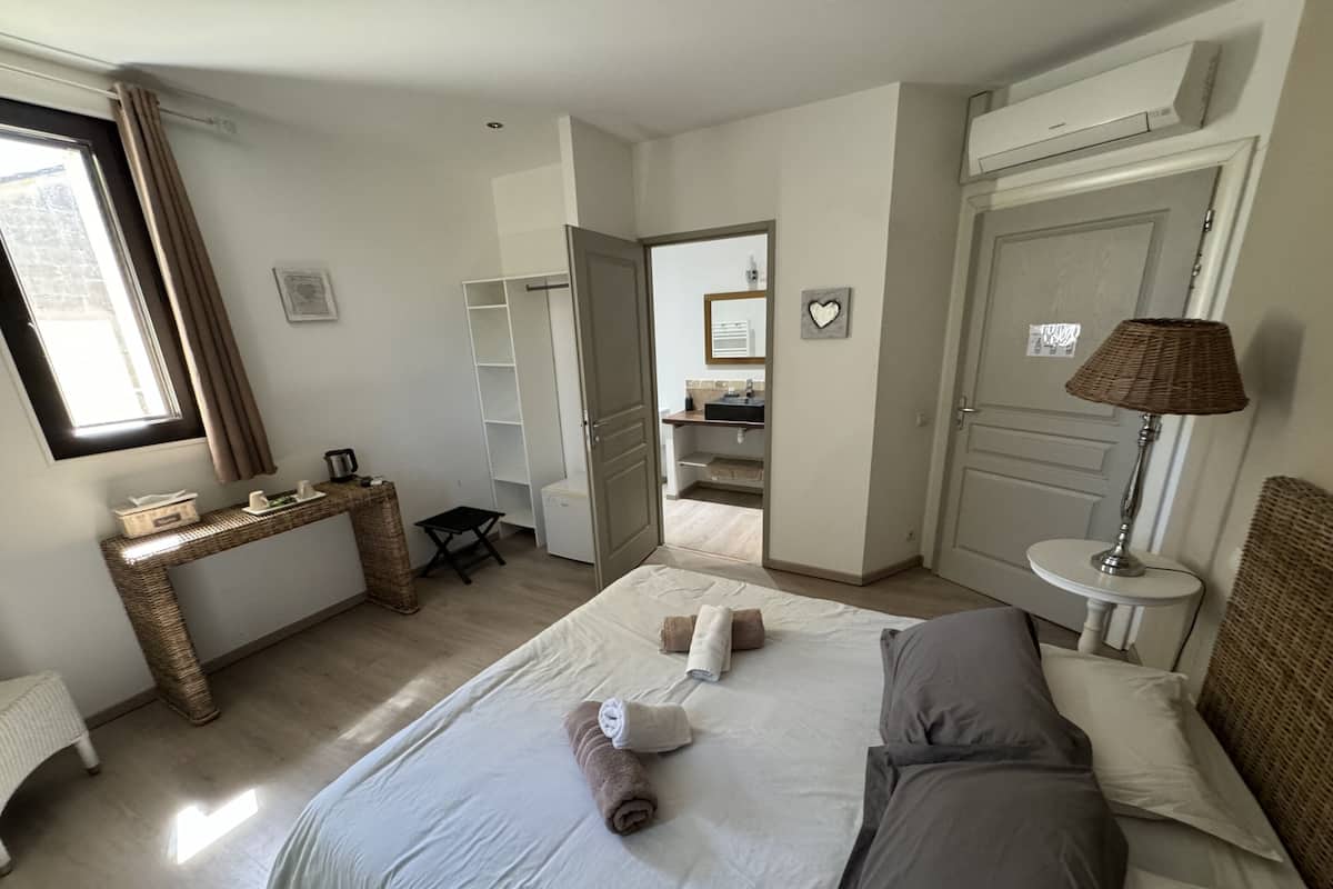 Standard Double Room, Ensuite | Free WiFi