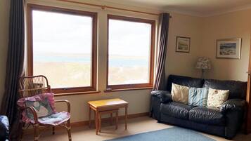 Ferienhaus | Wohnzimmer | Flachbildfernseher, Kamin, DVD-Player