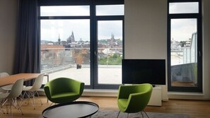 50-inch flat-screen TV with cable channels, TV, heated floors - Domapartments Aachen City (Aachen)