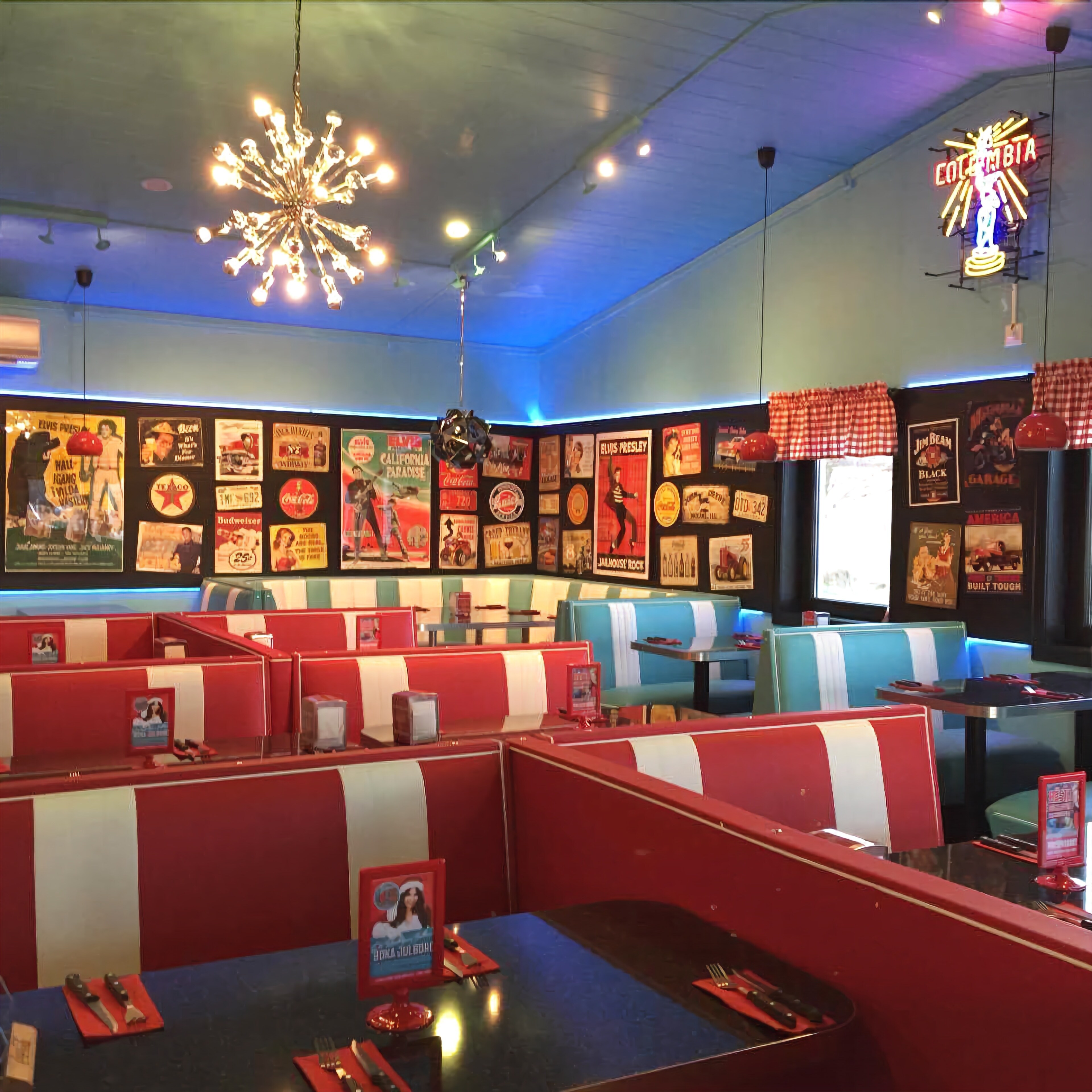 breakfast, lunch, dinner served; american cuisine