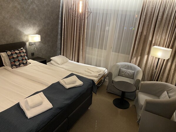 Superior tweepersoonskamer, 1 slaapkamer | Luxe beddengoed, een minibar, een bureau, verduisterende gordijnen