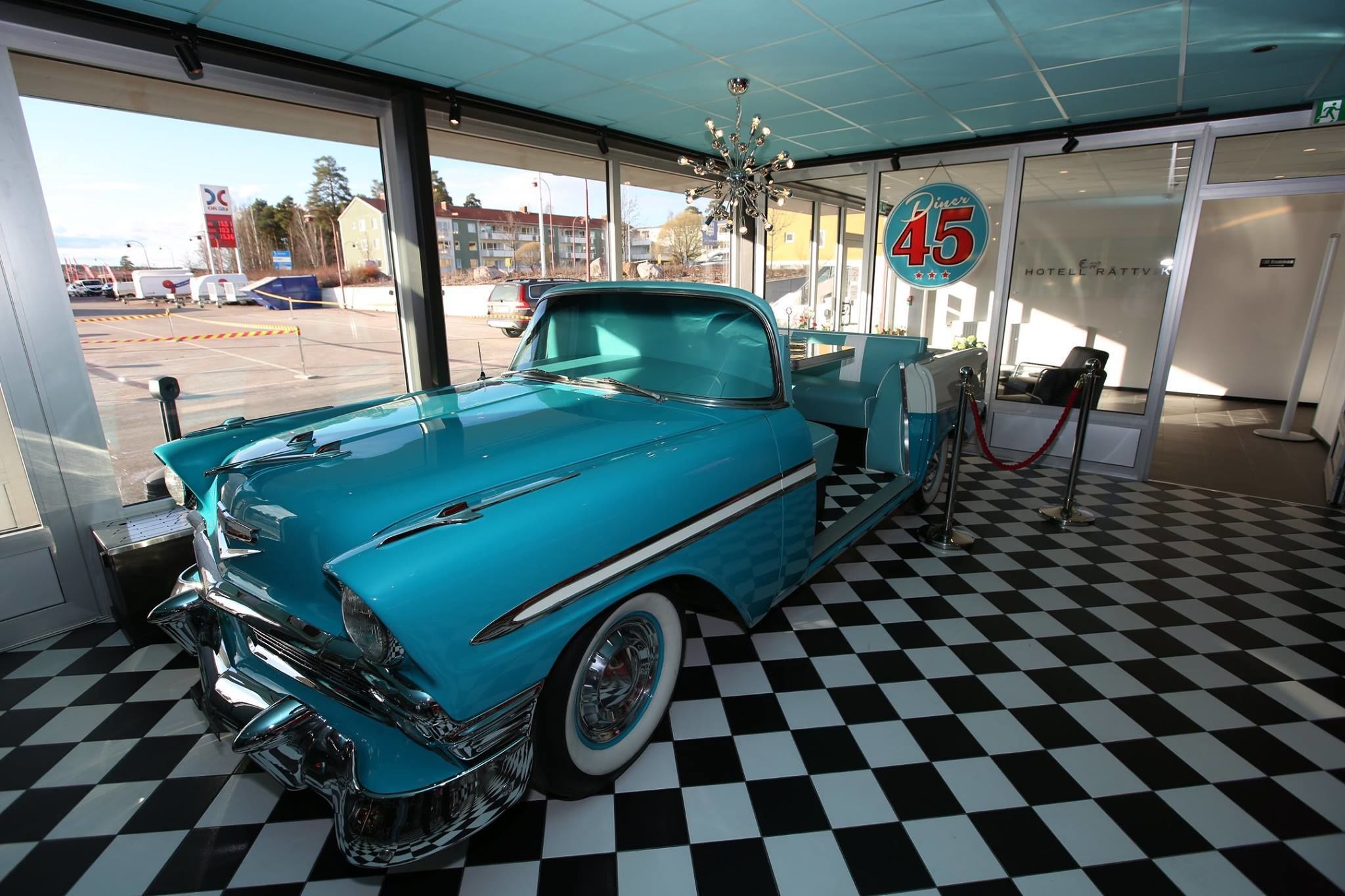 breakfast, lunch, dinner served; american cuisine