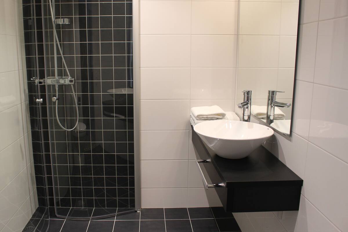 shower, hair dryer, heated floors, towels