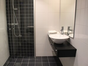 Shower, hair dryer, heated floors, towels