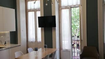 Apartamento standard, 1 quarto | Cozinha americana privada | Geladeira grande, fogão, cooktop, lava-louças