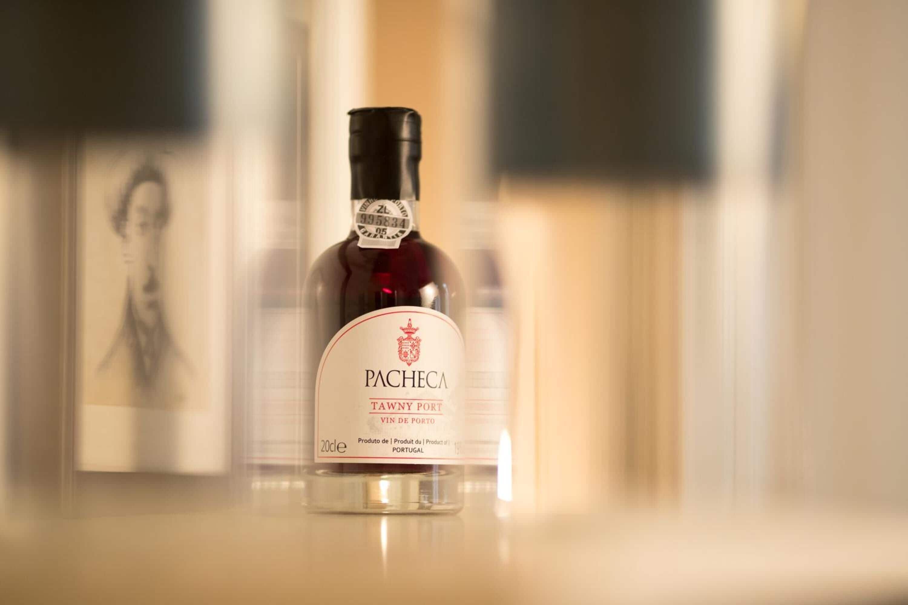 shower, rainfall showerhead, free toiletries, hair dryer