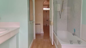 Cottage | Bathroom | Combined shower/bathtub - Steading Holidays - Keeper's Cottage (Acharacle)