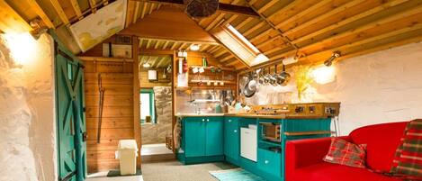 Ferienhaus | Eigene Küche | Kühlschrank, Mikrowelle, Ofen, Herdplatte