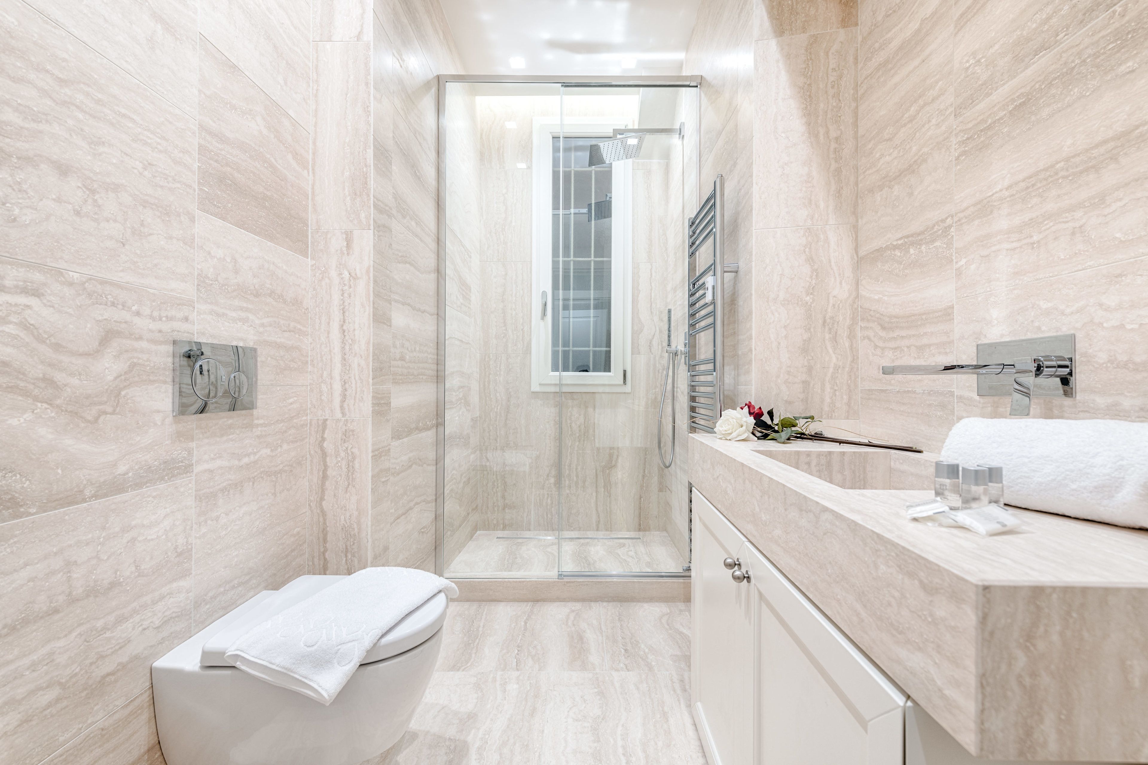 Luxury Condo, 3 Bedrooms | Bathroom | Shower, hair dryer, bidet, towels